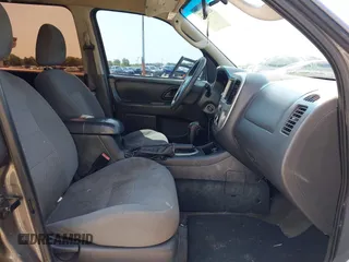 2005 Ford Escape XLT с VIN 1FMYU93155KD62445, выставлен на аукционе IAAI как лот 42222822 с пробегом 271 091 миль миль и . История ставок и продаж доступна на DreamBid. Изображение 5.