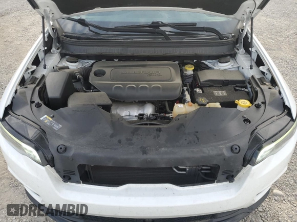 2021 Jeep Cherokee Latitude Plus z VIN 1C4PJLLB5MD112852, wystawiony jako Copart lot #51760005 z przebiegiem 80 804 mil mil oraz Szkoda całkowita • Salvage title. Historia ofert i sprzedaży dostępna na DreamBid. Obrazek 12.