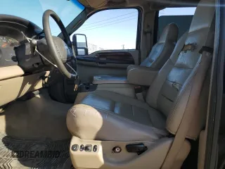 2005 Ford Excursion Limited z VIN 1FMNU42P45ED44643, wystawiony jako Copart lot #74122674 z przebiegiem 343 116 mil mil oraz Czysty tytuł • Clean title. Historia ofert i sprzedaży dostępna na DreamBid. Obrazek 7.