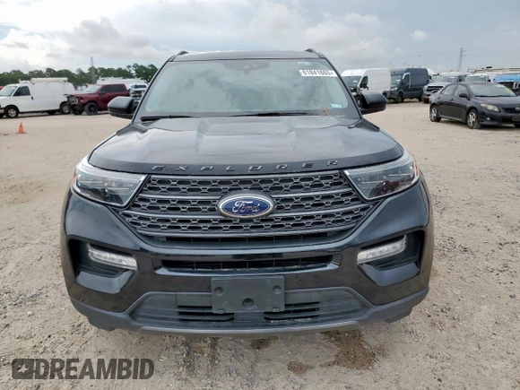 2022 Ford Explorer XLT z VIN 1FMSK7DH2NGC41211, wystawiony jako Copart lot #61841665 z przebiegiem 63 273 mil mil oraz Szkoda całkowita • Salvage title. Historia ofert i sprzedaży dostępna na DreamBid. Obrazek 5.
