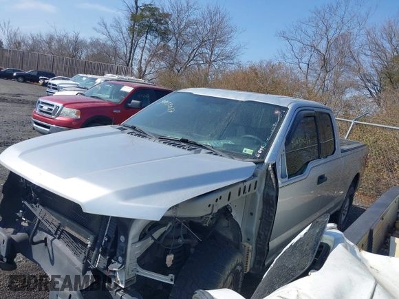 2016 Ford F-150 XLT with VIN 1FTFX1EFXGFA83792, listed as a IAAI auction lot 41034017 with 166,995 mi miles. Bid and sale history available at carsss.com. Image 15.