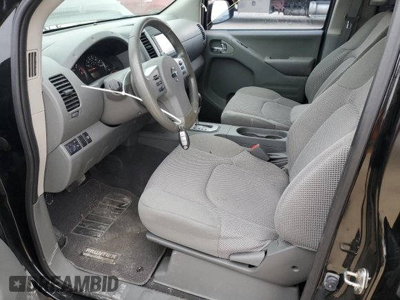 2020 Nissan Frontier S z VIN 1N6ED0EA6LN715090, wystawiony jako Copart lot #46193545 z przebiegiem 57 848 mil mil oraz Czysty tytuł • Clean title. Historia ofert i sprzedaży dostępna na DreamBid. Obrazek 7.