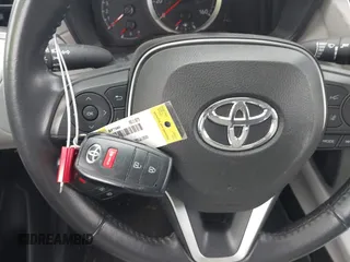 2022 Toyota Corolla Cross LE с VIN 7MUCAAAG3NV028977, выставлен на аукционе IAAI как лот 42243310 с пробегом 47 494 миль миль и . История ставок и продаж доступна на DreamBid. Изображение 11.
