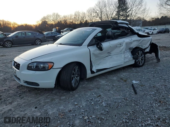 2010 Volvo C70 with VIN YV1672MCXAJ094349, listed as a Copart auction lot 81550144 with 0 mi miles and Clean Title. Bid and sale history available at carsss.com. Image 1.