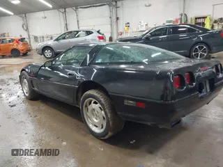 1996 Chevrolet Corvette z VIN 1G1YY2259T5106592, wystawiony jako IAAI lot #42375807 z przebiegiem 69 467 mil mil oraz . Historia ofert i sprzedaży dostępna na DreamBid. Obrazek 3.