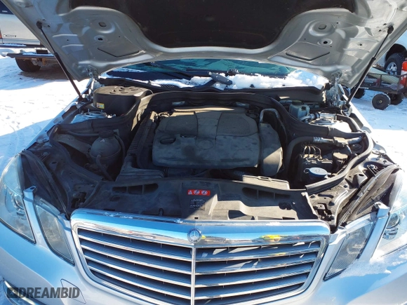 2013 Mercedes-Benz E-Class E 350 Luxury with VIN WDDHF8JB0DA768616, listed as a IAAI auction lot 41327288 with 142,125 mi miles. Bid and sale history available at carsss.com. Image 10.