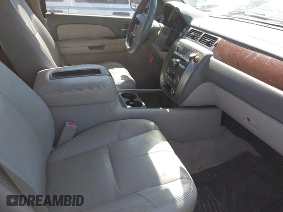 2007 GMC Yukon XL SLT with VIN 1GKFK16317J206173, listed as a IAAI auction lot 42117433 with Not Provided miles. Bid and sale history available at carsss.com. Image 5.
