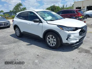 2025 Ford Escape Active z VIN 1FMCU0GN4SUA57229, wystawiony jako IAAI lot #42122877 z przebiegiem 6119 mil mil oraz . Historia ofert i sprzedaży dostępna na DreamBid. Obrazek 1.