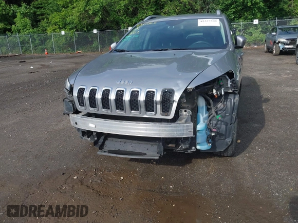 2017 Jeep Cherokee Latitude z VIN 1C4PJLCB4HW559926, wystawiony jako IAAI lot #42357305 z przebiegiem 106 188 mil mil oraz . Historia ofert i sprzedaży dostępna na DreamBid. Obrazek 6.