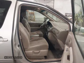 2001 Toyota Sienna LE z VIN 4T3ZF13C31U324428, wystawiony jako IAAI lot #42238030 z przebiegiem 209 762 mil mil oraz . Historia ofert i sprzedaży dostępna na DreamBid. Obrazek 5.