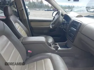 2003 Ford Explorer z VIN 1FMDU84W93ZB14786, wystawiony jako IAAI lot #42045157 z przebiegiem 128 533 mil mil oraz . Historia ofert i sprzedaży dostępna na DreamBid. Obrazek 5.