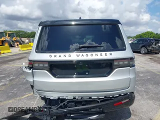 2024 Jeep Grand Wagoneer Series II z VIN 1C4SJSFP6RS132641, wystawiony jako IAAI lot #42210699 z przebiegiem 9 904 mil mil oraz . Historia ofert i sprzedaży dostępna na DreamBid. Obrazek 16.