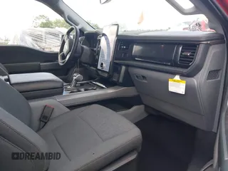 2024 Ford F-150 Lightning Flash z VIN 1FT6W3L7XRWG02773, wystawiony jako IAAI lot #42266067 z przebiegiem 7 256 mil mil oraz . Historia ofert i sprzedaży dostępna na DreamBid. Obrazek 5.