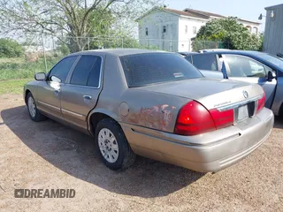 2004 Mercury Grand Marquis GS z VIN 2MEFM74WX4X643435, wystawiony jako IAAI lot #41932119 z przebiegiem 274 468 mil mil oraz . Historia ofert i sprzedaży dostępna na DreamBid. Obrazek 3.