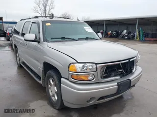 2004 GMC Yukon XL Denali with VIN 1GKFK66U34J270247, listed as a IAAI auction lot 41555598 with 264,552 mi miles. Bid and sale history available at carsss.com. Image 1.