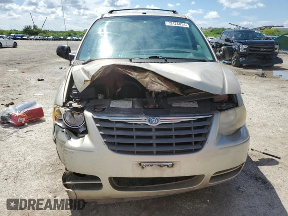 2006 Chrysler Town & Country LWB Touring with VIN 2A8GP54LX6R916753, listed as a Copart auction lot 84253744 with 204,621 mi miles and Non Repairable. Bid and sale history available at carsss.com. Image 5.