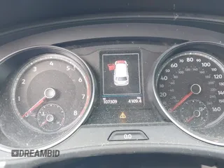 2018 Volkswagen Atlas SE z VIN 1V2FR2CA2JC540657, wystawiony jako IAAI lot #42115554 z przebiegiem 107 309 mil mil oraz . Historia ofert i sprzedaży dostępna na DreamBid. Obrazek 7.