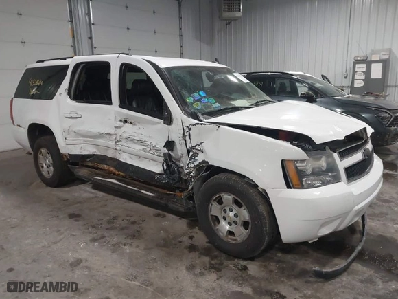 2007 Chevrolet Suburban LT with VIN 1GNFK16397R198621, listed as a IAAI auction lot 41328410 with 186,991 mi miles. Bid and sale history available at carsss.com. Image 1.