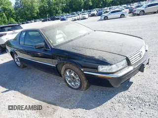 2002 Cadillac Eldorado ESC z VIN 1G6EL12Y52B105388, wystawiony jako IAAI lot #42423318 z przebiegiem 143 045 mil mil oraz . Historia ofert i sprzedaży dostępna na DreamBid. Obrazek 1.