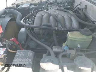 1996 Toyota 4Runner SR5 z VIN JT3GN86R2T0012728, wystawiony jako IAAI lot #42930806 z przebiegiem 331 413 mil mil oraz . Historia ofert i sprzedaży dostępna na DreamBid. Obrazek 12.