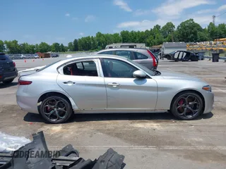 2019 Alfa Romeo Giulia Ti z VIN ZARFANBN6K7609476, wystawiony jako IAAI lot #42343594 z przebiegiem 28 848 mil mil oraz . Historia ofert i sprzedaży dostępna na DreamBid. Obrazek 14.