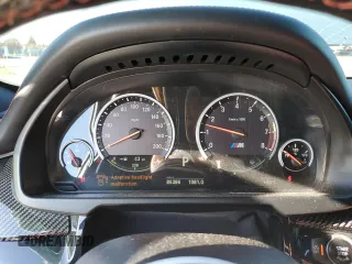 2017 BMW X5 M z VIN 5YMKT6C39H0X20537, wystawiony jako Copart lot #41470195 z przebiegiem 86 386 mil mil oraz Szkody całkowita. Historia ofert i sprzedaży dostępna na DreamBid. Obrazek 9.
