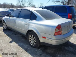 2003 Volkswagen Passat GLS with VIN WVWPD63B13P252578, listed as a IAAI auction lot 41660963 with 151,253 mi miles. Bid and sale history available at carsss.com. Image 3.