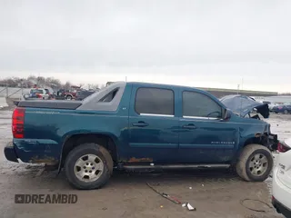2007 Chevrolet Avalanche 3LT z VIN 3GNFK12307G150155, wystawiony jako IAAI lot #41637680 z przebiegiem Nie podano mil oraz . Historia ofert i sprzedaży dostępna na DreamBid. Obrazek 13.