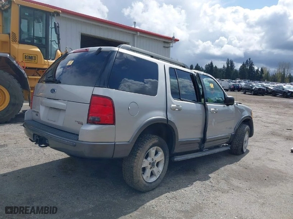 2005 Ford Explorer XLT with VIN 1FMDU73KX5UB49233, listed as a IAAI auction lot 41814191 with 1 mi miles. Bid and sale history available at carsss.com. Image 4.