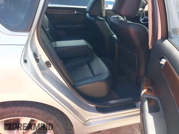 2008 Infiniti M with VIN JNKAY01F38M655160, listed as a IAAI auction lot 42188437 with 154,995 mi miles. Bid and sale history available at carsss.com. Image 8.