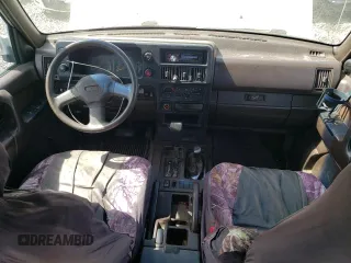 1994 Isuzu Trooper z VIN JACDH58V7R7929502, wystawiony jako Copart lot #70280554 z przebiegiem 243 827 mil mil oraz Tytuł czysty. Historia ofert i sprzedaży dostępna na DreamBid. Obrazek 8.
