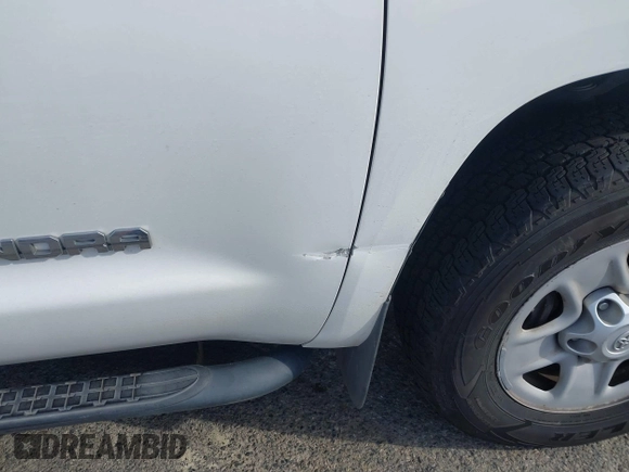 2017 Toyota Tundra SR z VIN 5TFUY5F12HX677173, wystawiony jako IAAI lot #41593761 z przebiegiem 186 206 mil mil oraz . Historia ofert i sprzedaży dostępna na DreamBid. Obrazek 17.