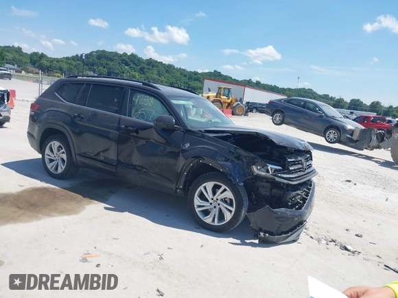 2021 Volkswagen Atlas SE with VIN 1V2WR2CAXMC586838, listed as a IAAI auction lot 42581657 with 60,922 mi miles and . Bid and sale history available at DreamBid. Image 1.