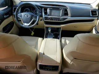 2018 Toyota Highlander SE с VIN 5TDKZRFH3JS549173, выставлен на аукционе Copart как лот 60822155 с пробегом 92 452 миль миль и Списание • Salvage title. История ставок и продаж доступна на DreamBid. Изображение 8.