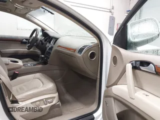 2015 Audi Q7 Premium Plus z VIN WA1LGAFE3FD010597, wystawiony jako IAAI lot #41010174 z przebiegiem 119 827 mil mil oraz . Historia ofert i sprzedaży dostępna na DreamBid. Obrazek 5.