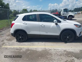 2020 Chevrolet Trax LS z VIN 3GNCJKSB2LL126640, wystawiony jako IAAI lot #42547540 z przebiegiem 86 058 mil mil oraz . Historia ofert i sprzedaży dostępna na DreamBid. Obrazek 13.