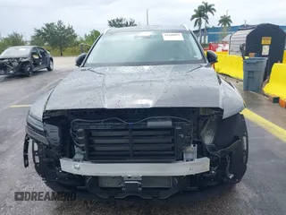 2025 Genesis GV80 Standard z VIN KMUHFESB7SU241172, wystawiony jako IAAI lot #42208893 z przebiegiem 7748 mil mil oraz . Historia ofert i sprzedaży dostępna na DreamBid. Obrazek 13.