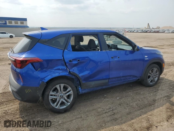 2021 Kia Seltos LX with VIN KNDEPCAA6M7176235, listed as a Copart auction lot 60314545 with 30,819 mi miles and Salvage title. Bid and sale history available at DreamBid. Image 3.