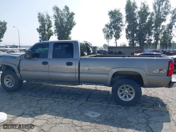 2007 Chevrolet Silverado 2500HD Classic LT3 with VIN 1GCHK23D07F175475, listed as a IAAI auction lot 40584772 with 253,562 mi miles. Bid and sale history available at carsss.com. Image 14.