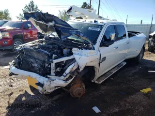 2018 Ram 3500 Laramie Longhorn z VIN 3C63RRKL3JG410455, wystawiony jako Copart lot #77806474 z przebiegiem 108 090 mil mil oraz Szkoda całkowita • Salvage title. Historia ofert i sprzedaży dostępna na DreamBid. Obrazek 1.