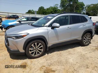 2023 Toyota Corolla Cross XLE z VIN 7MUDAABG6PV054981, wystawiony jako Copart lot #59011125 z przebiegiem 32 254 mil mil oraz Szkoda całkowita • Salvage title. Historia ofert i sprzedaży dostępna na DreamBid. Obrazek 1.