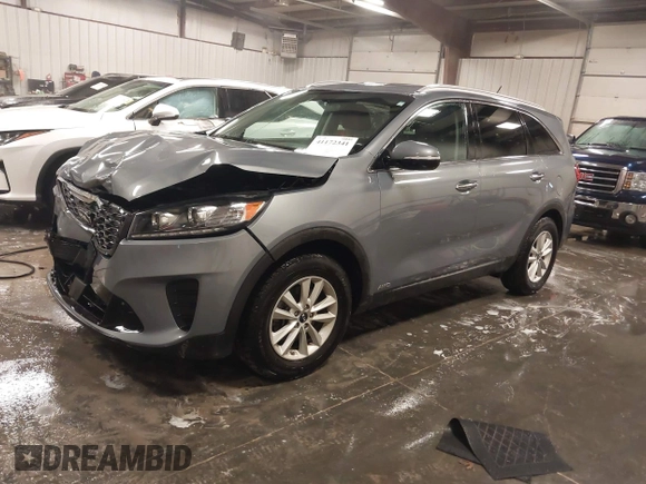 2020 Kia Sorento LX with VIN 5XYPGDA32LG663708, listed as a IAAI auction lot 41172341 with 61,729 mi miles. Bid and sale history available at carsss.com. Image 2.