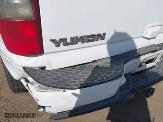 2002 GMC Yukon Denali with VIN 1GKEK63U32J186913, listed as a IAAI auction lot 42030562 with 220,156 mi miles. Bid and sale history available at carsss.com. Image 12.