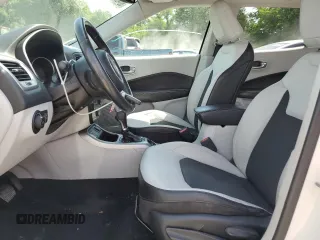 2019 Jeep Compass Altitude с VIN 3C4NJCBB2KT685935, выставлен на аукционе Copart как лот 60409335 с пробегом 116 358 миль миль и Списание • Salvage title. История ставок и продаж доступна на DreamBid. Изображение 7.