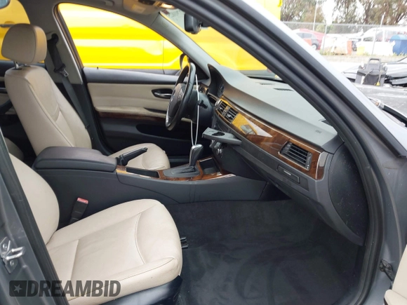 2011 BMW 3 Series 328i с VIN WBAPH5C59BA447948, выставлен на аукционе IAAI как лот 42791025 с пробегом 124 445 миль миль и . История ставок и продаж доступна на DreamBid. Изображение 5.