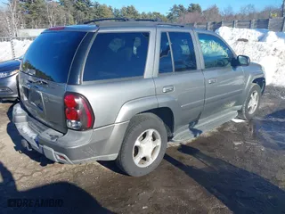 2005 Chevrolet TrailBlazer LT with VIN 1GNDT13S252104374, listed as a IAAI auction lot 41514965 with 121,562 mi miles. Bid and sale history available at carsss.com. Image 4.