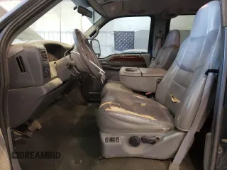 2002 Ford F-350 XL z VIN 1FTSW31F92EC17984, wystawiony jako Copart lot #55821575 z przebiegiem 346 645 mil mil oraz Szkoda całkowita • Salvage title. Historia ofert i sprzedaży dostępna na DreamBid. Obrazek 7.
