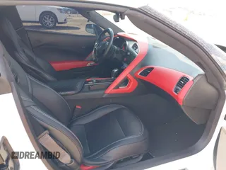 2015 Chevrolet Corvette Z51 3LT z VIN 1G1YM2D74F5103775, wystawiony jako IAAI lot #41810409 z przebiegiem 29 000 mil mil oraz . Historia ofert i sprzedaży dostępna na DreamBid. Obrazek 5.