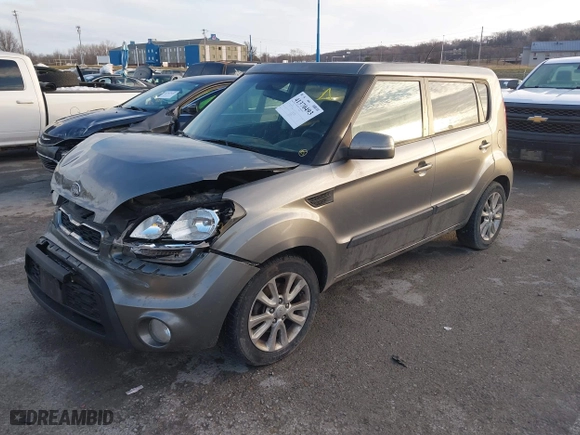 2013 Kia Soul + with VIN KNDJT2A60D7488678, listed as a IAAI auction lot 41370493 with 190,243 mi miles. Bid and sale history available at carsss.com. Image 17.