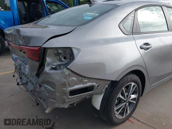 2024 Kia Forte LXS z VIN 3KPF24AD6RE836512, wystawiony jako IAAI lot #42166367 z przebiegiem 3 352 mil mil oraz . Historia ofert i sprzedaży dostępna na DreamBid. Obrazek 20.